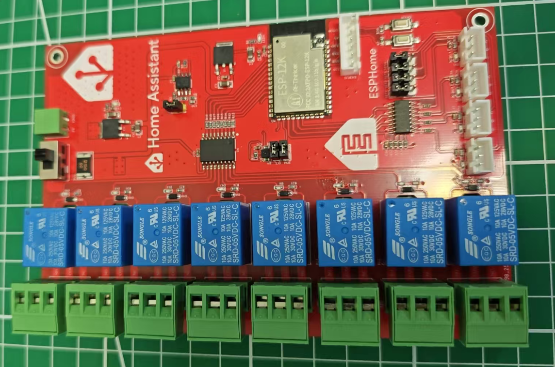 A red and blue electronic device

AI-generated content may be incorrect.